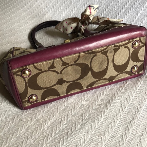 Beautiful Coach Satchel with Scarf and dust cover - Picture 4 of 8
